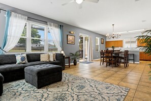 Family House, 5 Bedrooms | Living area