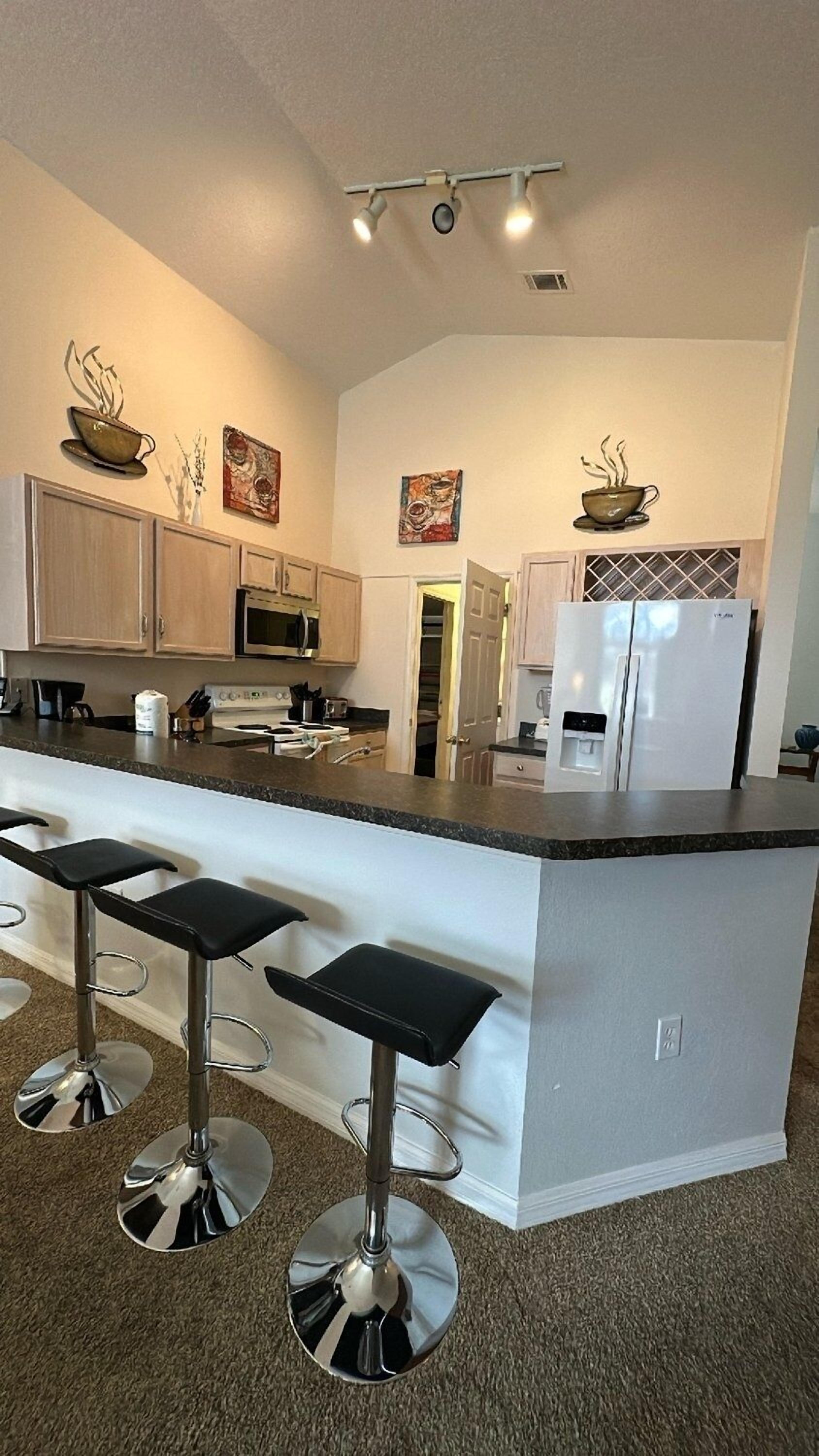 Family House, 4 Bedrooms | Private kitchen | Fridge, microwave, oven, stovetop