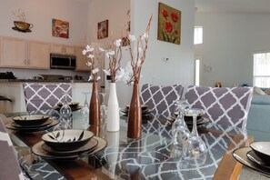 Family House, 4 Bedrooms | In-room dining - Dreamville 4 Bedrooms (Davenport)