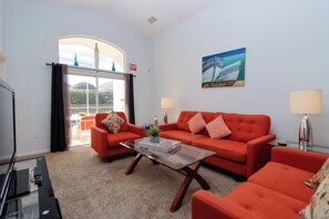 Perhetalo, 4 makuuhuonetta | Oleskelualue | 40–tuumainen televisio, jossa digitaalikanavat