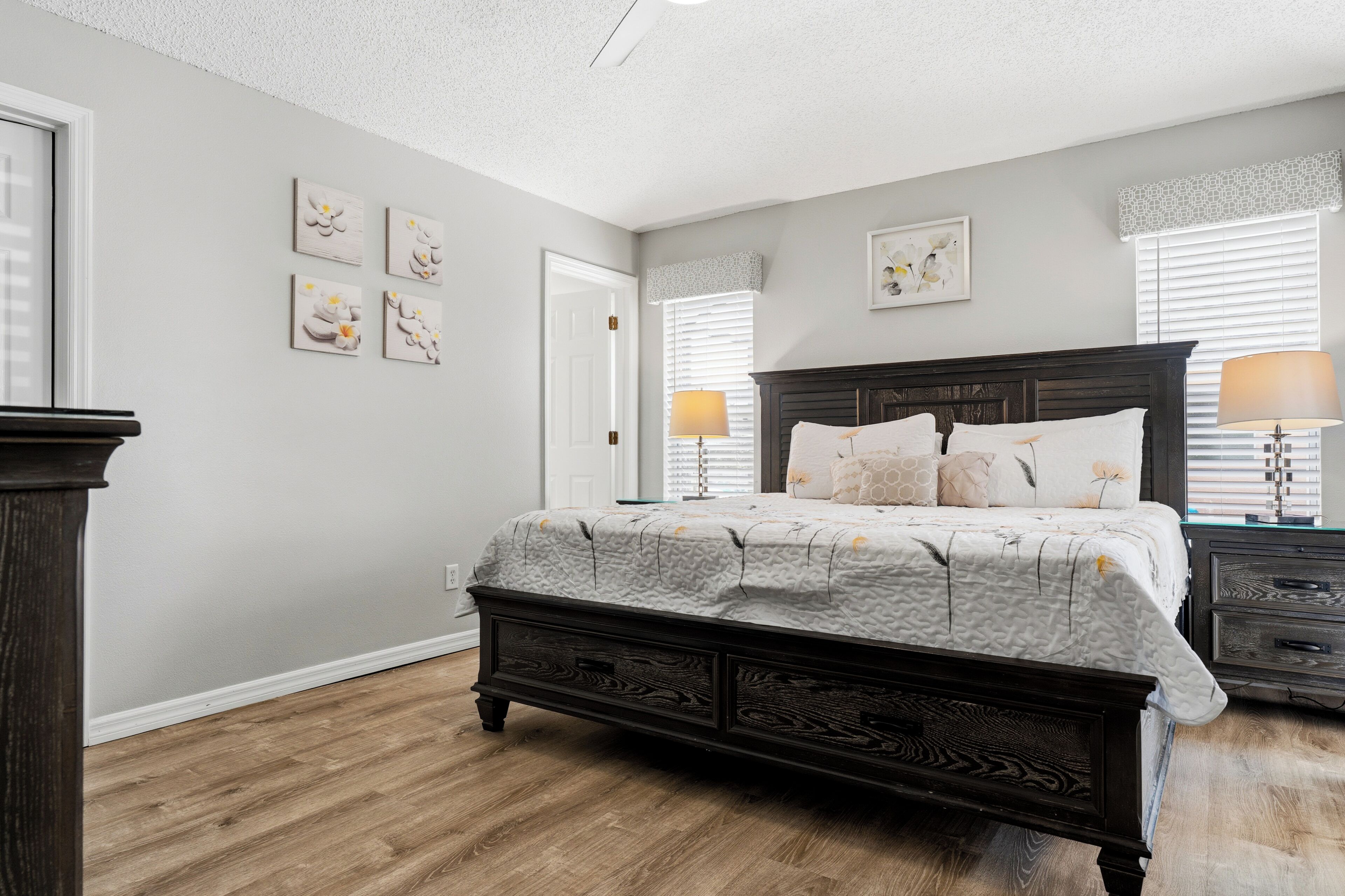 Family House, 4 Bedrooms | 4 bedrooms, in-room safe, individually decorated, individually furnished