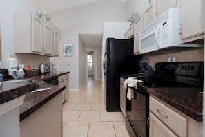 Family House, 4 Bedrooms | Private kitchen | Fridge, microwave, oven, stovetop