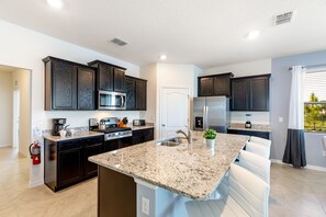 家庭独立别墅, 6 间卧室 | 私人厨房 | 冰箱、微波炉、烤箱、炉灶