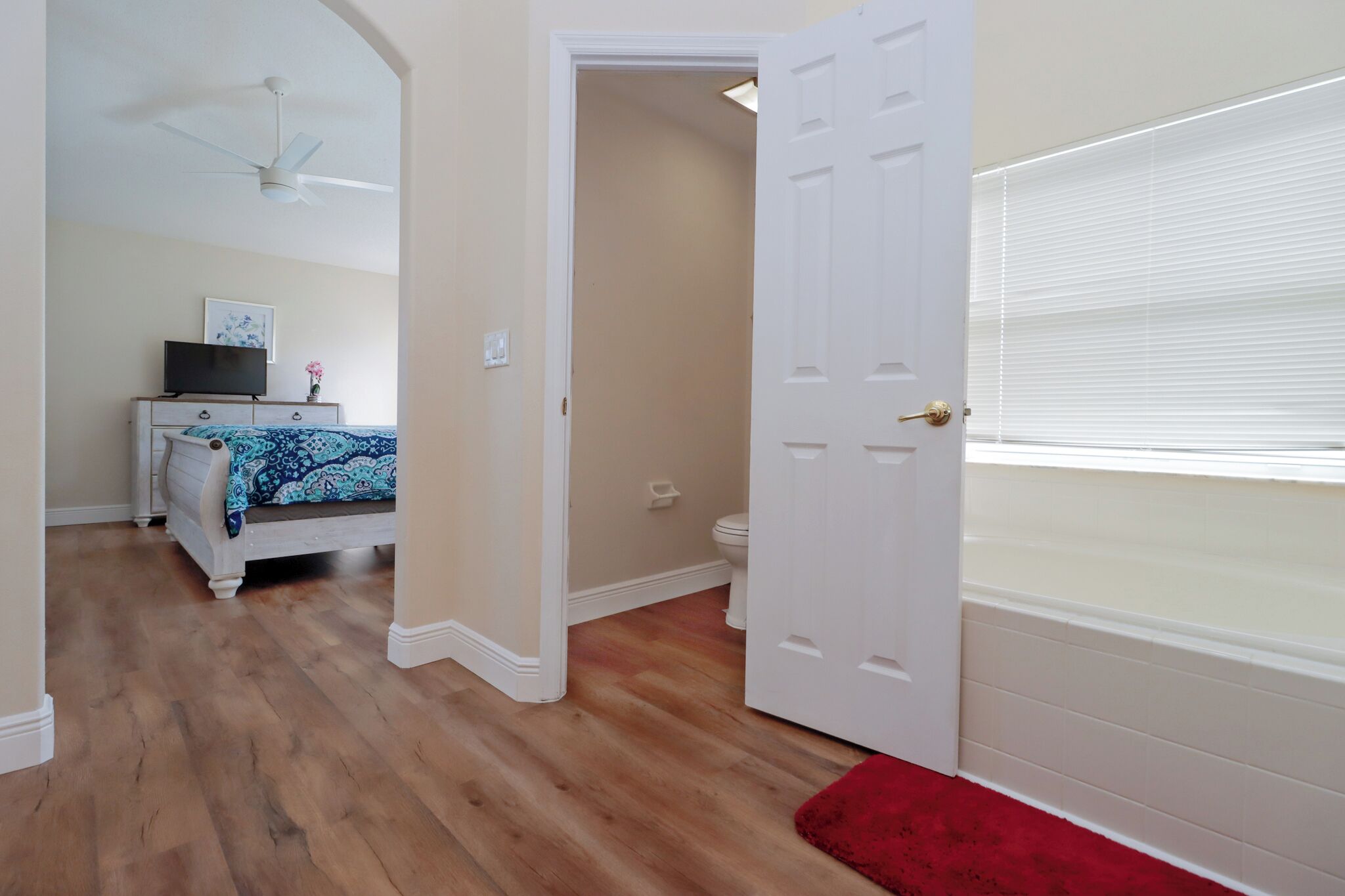 4 habitaciones, tabla de planchar con plancha y cunas gratuitas 