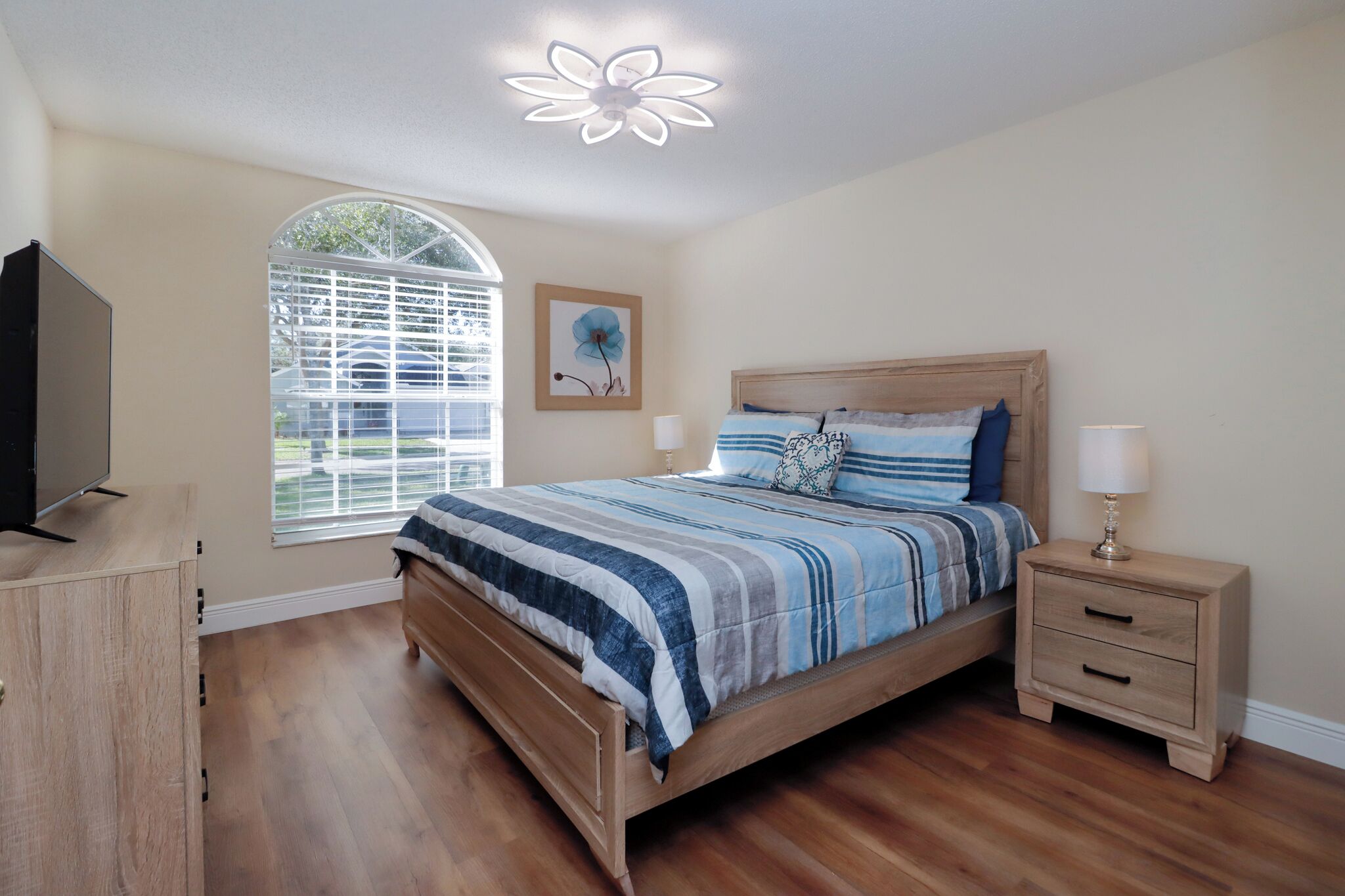 4 habitaciones, tabla de planchar con plancha y cunas gratuitas 