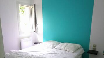 2 bedrooms, iron/ironing board, travel cot, WiFi
