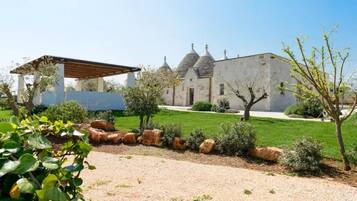 Villa | 5 bedrooms, WiFi