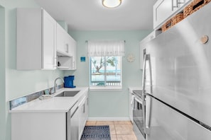 Fridge, microwave, stovetop, dishwasher