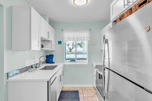 Fridge, microwave, stovetop, dishwasher