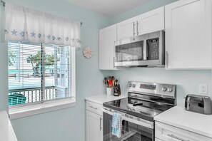 Fridge, microwave, stovetop, dishwasher