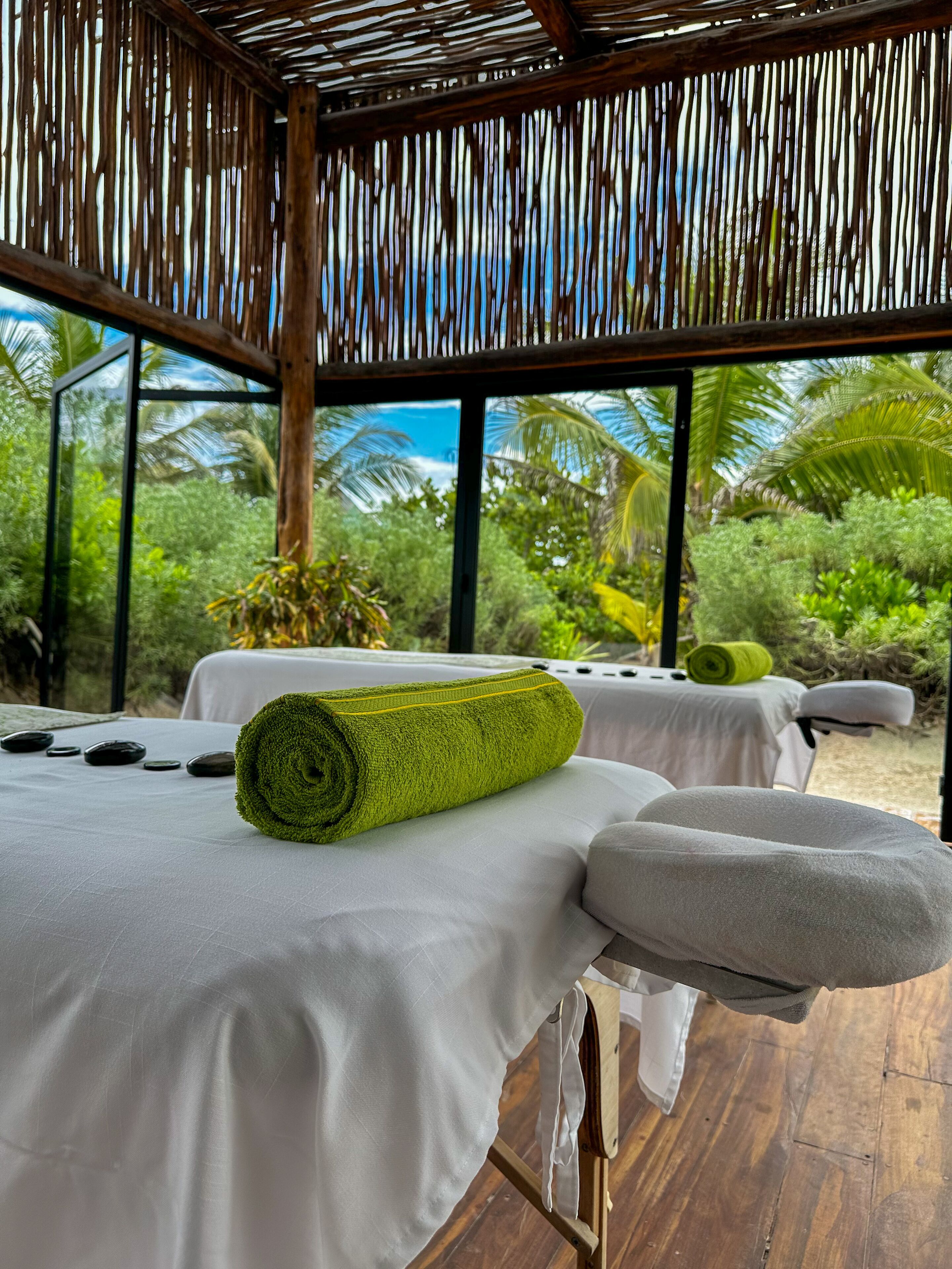 Masajes de tejido profundo, masajes suecos, masajes en la playa