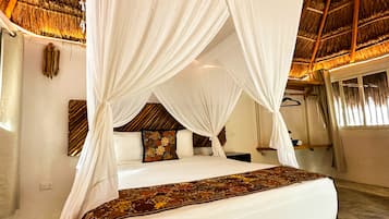 Garden Bungalow Queen | Premium bedding, down duvets, iron/ironing board, bed sheets