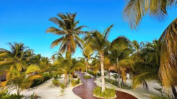 Cabana romântica, banheiro privativo, vista para o jardim | Vista da propriedade