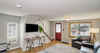 Quaint Mesa Cottage in Town