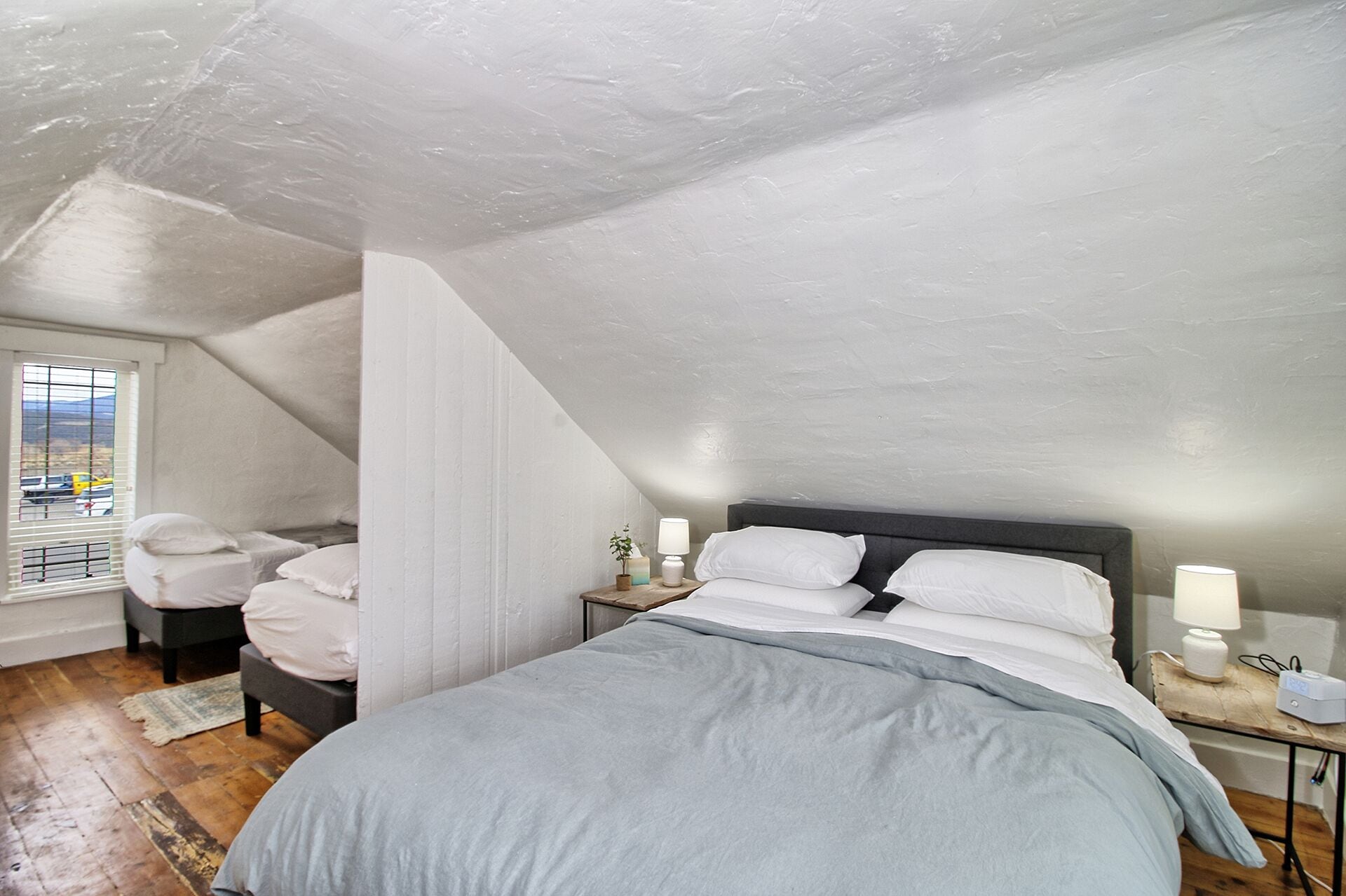 2 makuuhuonetta, silitysrauta/-lauta, ilmainen Wi-Fi, vuodevaatteet