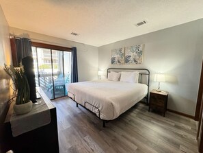 2 habitaciones, tabla de planchar con plancha y ropa de cama 