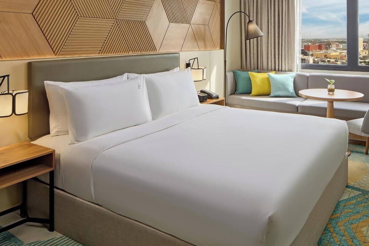 Couette en duvet d'oie, matelas mémoire de forme, minibar