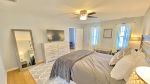Room - Charming Cul-de-sac Retreat | Double Master + Garage + Home Office (Chesterfield)