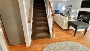 Living area - Charming Cul-de-sac Retreat | Double Master + Garage + Home Office (Chesterfield)
