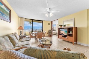 公寓客房, 多張床, 海景 (#434 - No Pets) | 起居區 | 電視