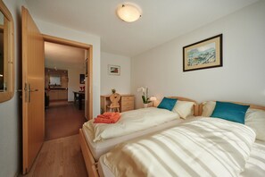 4 bedrooms, iron/ironing board