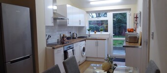 Modern 6-Bed-Groups-Contractors Parking Vans-Cars