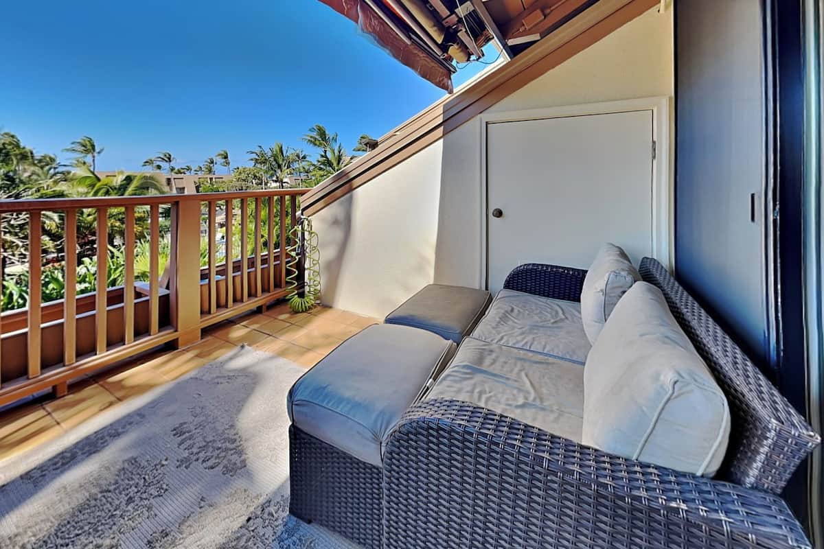 Condo (2 Bedrooms) | Front of property