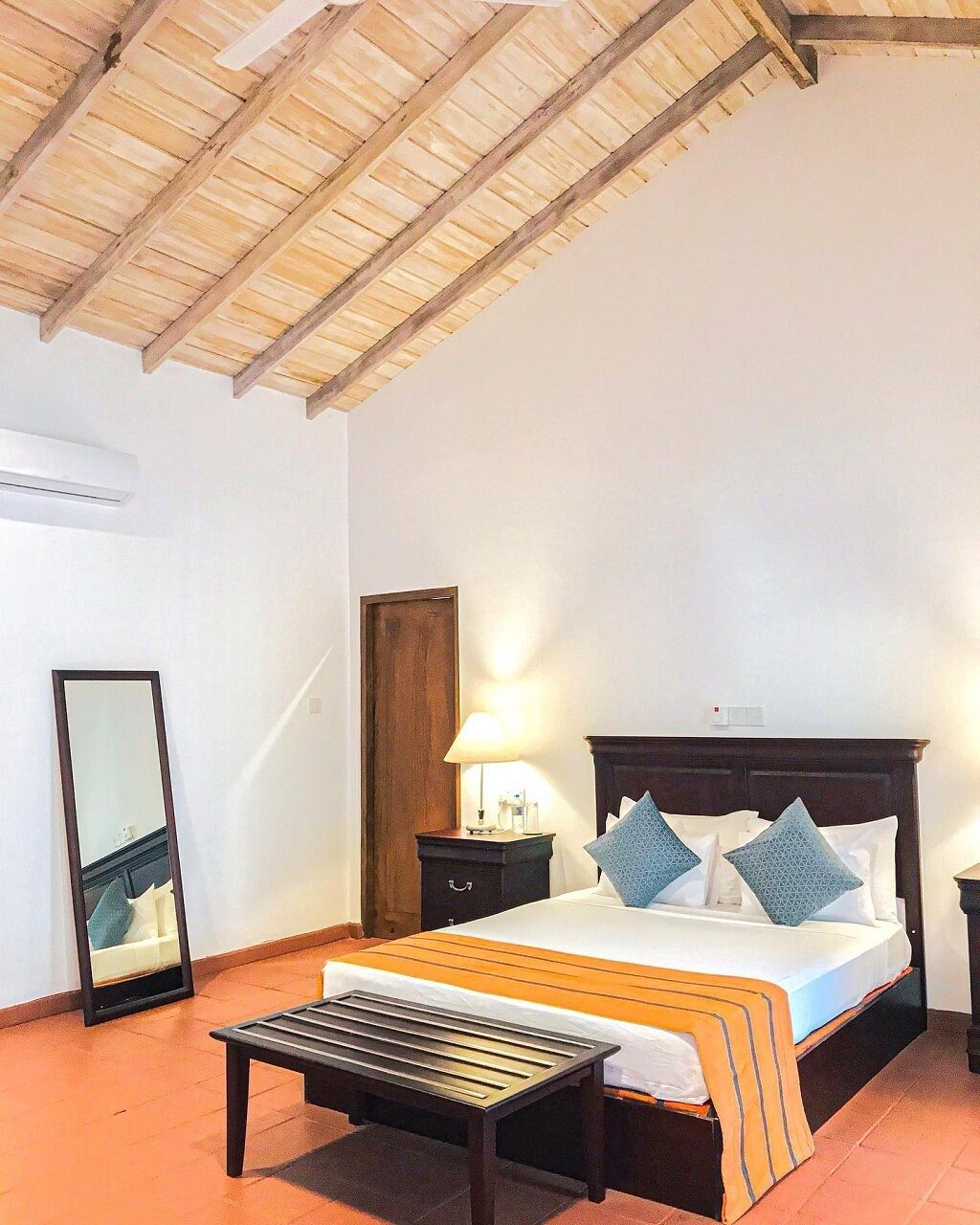 8 bedrooms, iron/ironing board, free WiFi, bed sheets