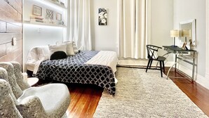A modern bedroom with a bed, a desk, and a chair. - Cozy Getaway | Splendid Historic Thibodaux Gem (Thibodaux)