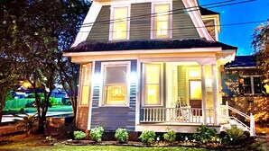 A two-story house with a porch and a front door. - Cozy Getaway | Splendid Historic Thibodaux Gem (Thibodaux)
