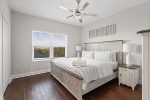 5 bedrooms, desk, iron/ironing board, free WiFi