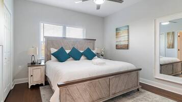 5 slaapkamers, een bureau, een strijkplank/strijkijzer, gratis wifi