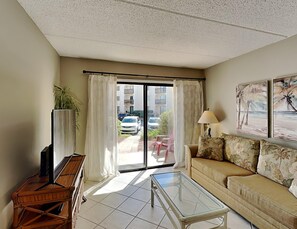 Condo, 2 Queen Beds, Beach View (#5116 - No Pets) | Living area