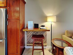 Condo (2 Bedrooms) | Property amenity