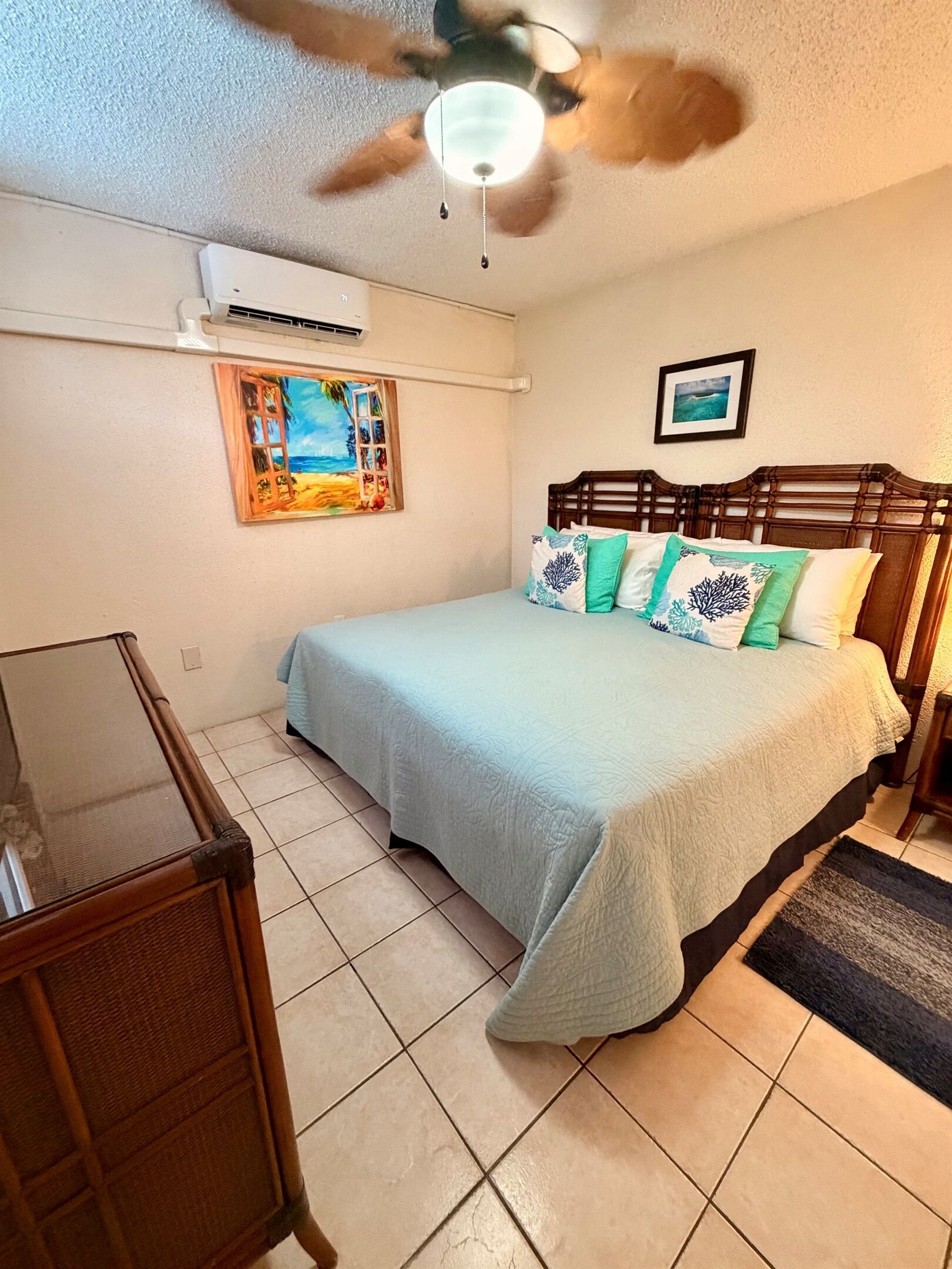 2 habitaciones, tabla de planchar con plancha y cuna de viaje 