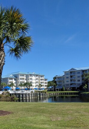 Exterior - Family size condo minutes from beaches and shopping (Hilton Head Island)