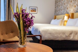 Coffres-forts dans les chambres, fer et planche à repasser