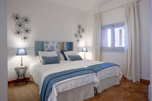 6 bedrooms, iron/ironing board, free WiFi, bed sheets