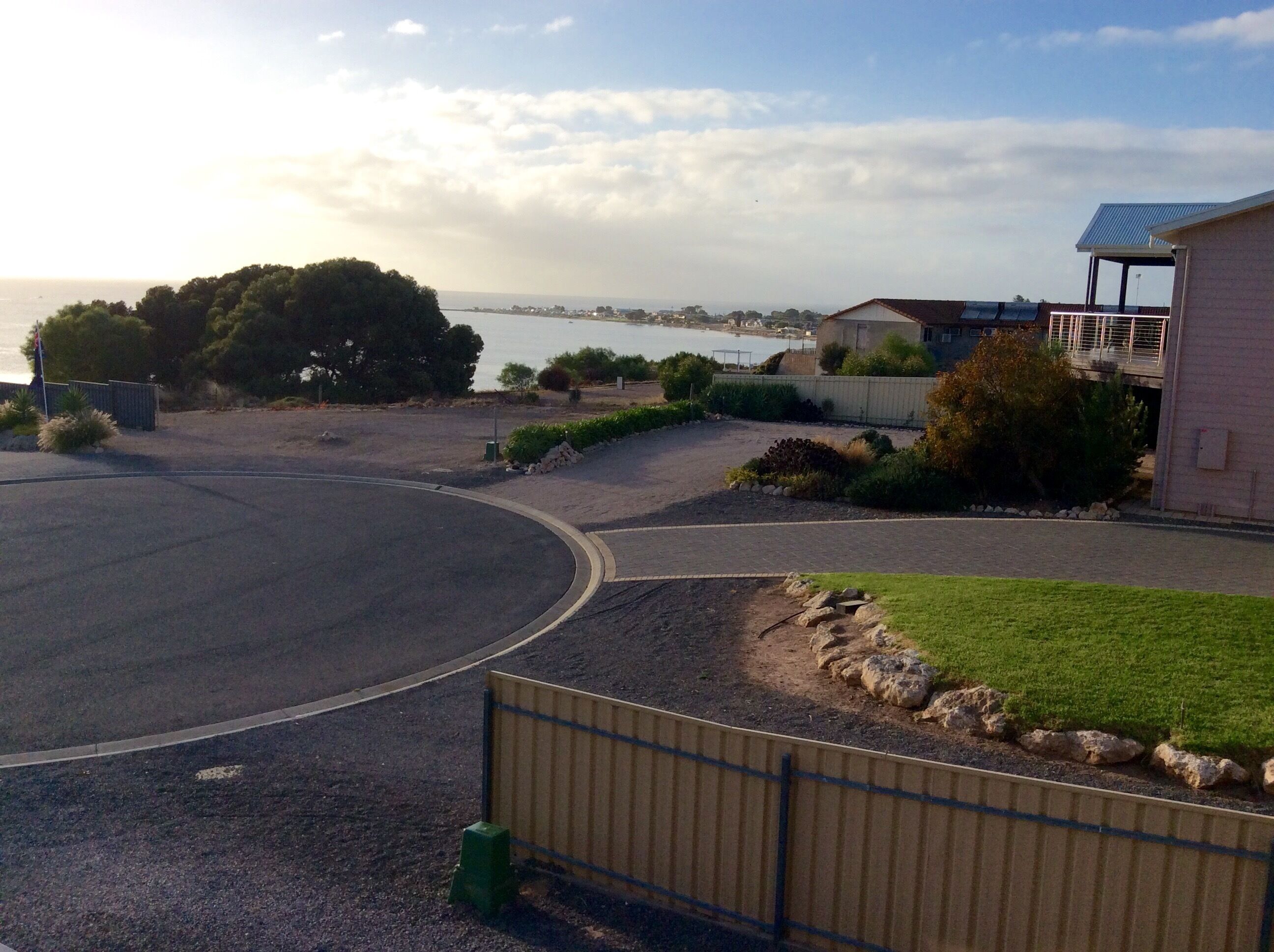Oyster Views ~  sea views from balcony  **WINTER OFF PEAK**