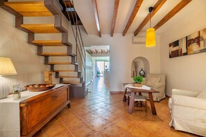 Interior - Charming house in the town of Pollensa with BBQ, pool, intertet and private parking. (Pollensa)
