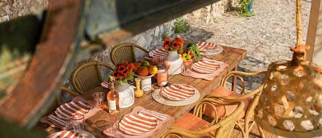 Outdoor dining