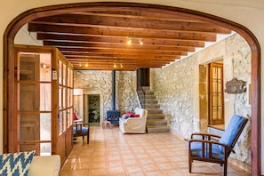 Interior - Villa LA COMA with incredible views, private pool, tennis court, BBQ and Wifi in the Pollensa countryside. (Pollensa)