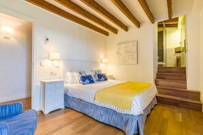 4 bedrooms, in-room safe, iron/ironing board, free WiFi - Villa LA COMA with incredible views, private pool, tennis court, BBQ and Wifi in the Pollensa countryside. (Pollensa)