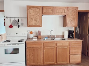 Private kitchen - Cabin 7 | Daybreak (Nevis Township)
