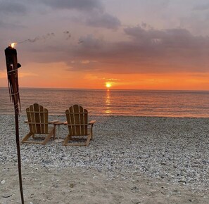 Beach nearby, sun loungers, beach towels