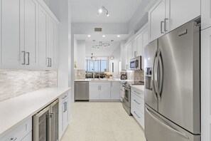 Fridge, microwave, oven, stovetop - Palm Harbor Penthouse, Near beach| Waterfront Property (Fort Myers Beach)