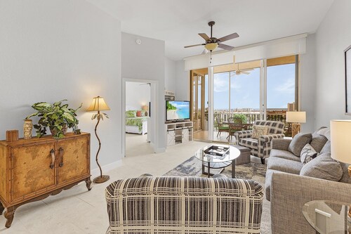 Waterfront Paradise| #802 Palm Harbor Penthouse, Near beach