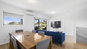 Interior - Top Town Terrace - short walk to town center (Woolgoolga)