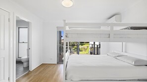 3 bedrooms, free WiFi, bed sheets