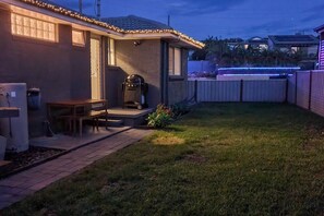 Terrace/patio - DUNES Anna Bay house close to beach with big yard (Anna Bay)